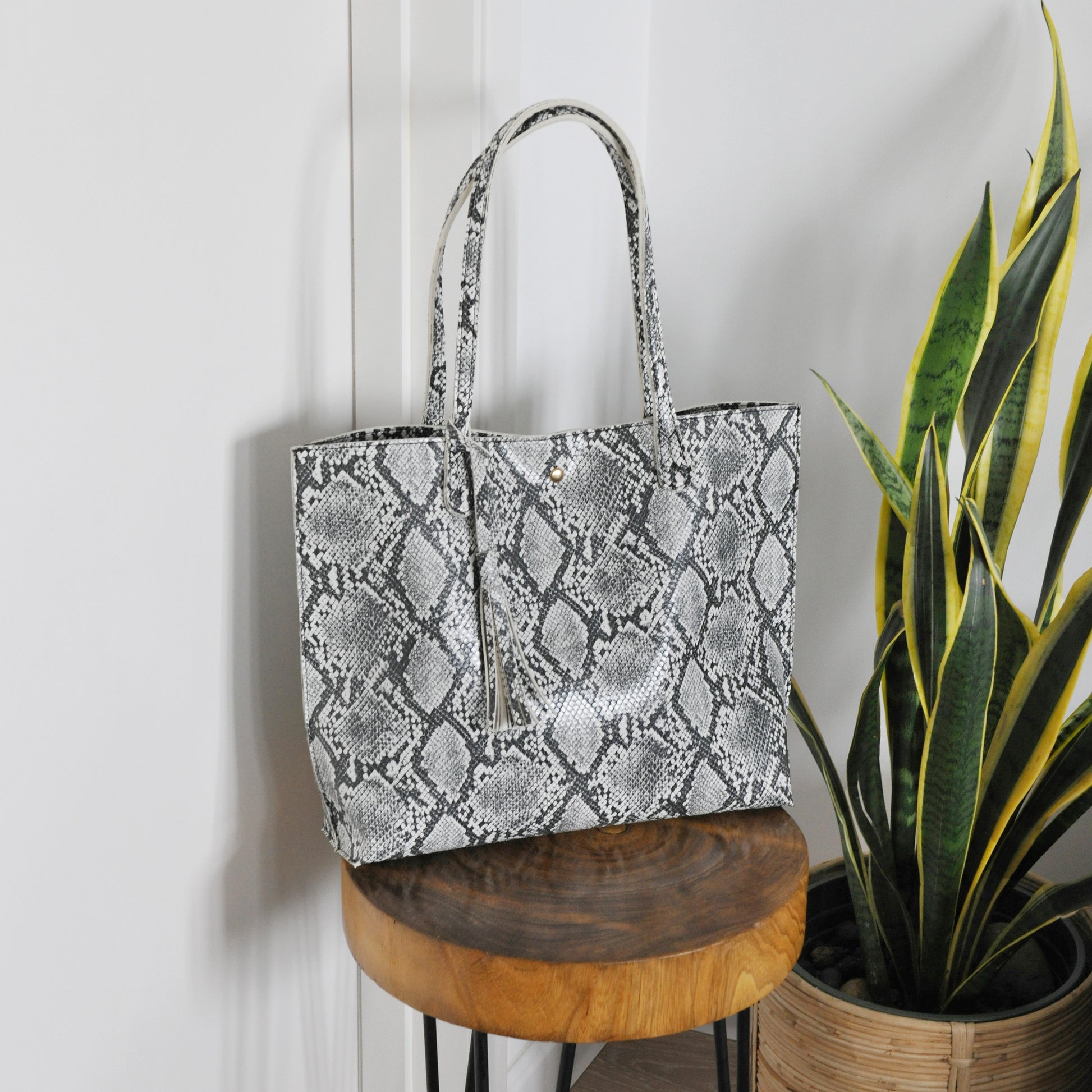Minimalist Clean Cut Tote - Hoxis Bags