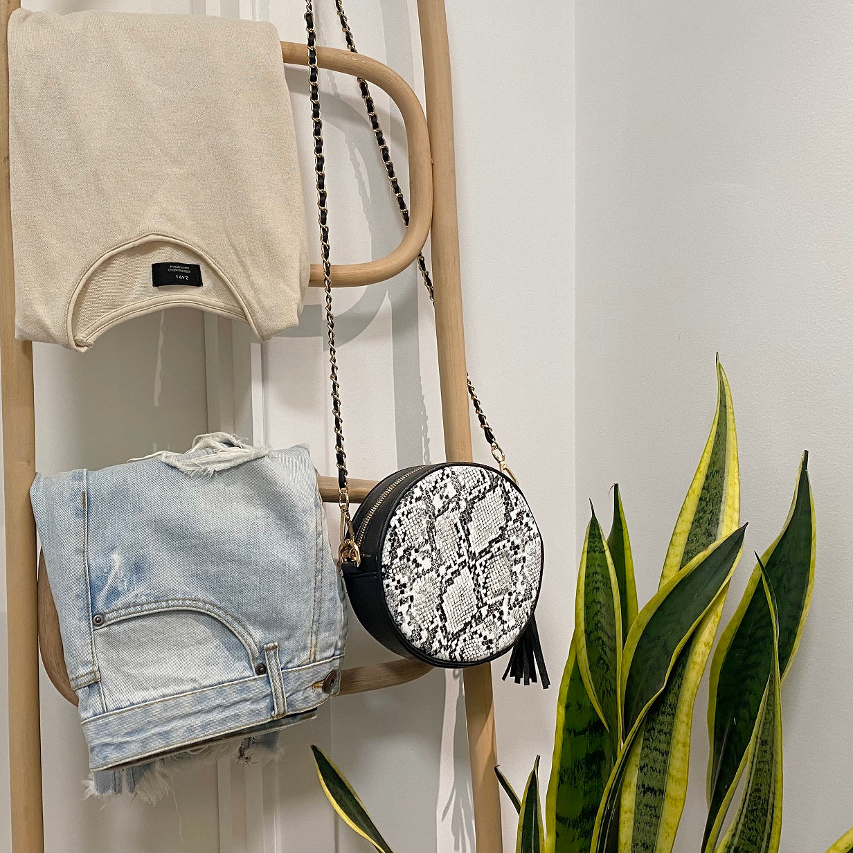 Round Crossbody Bag Snake Skin Pattern - Hoxis Bags