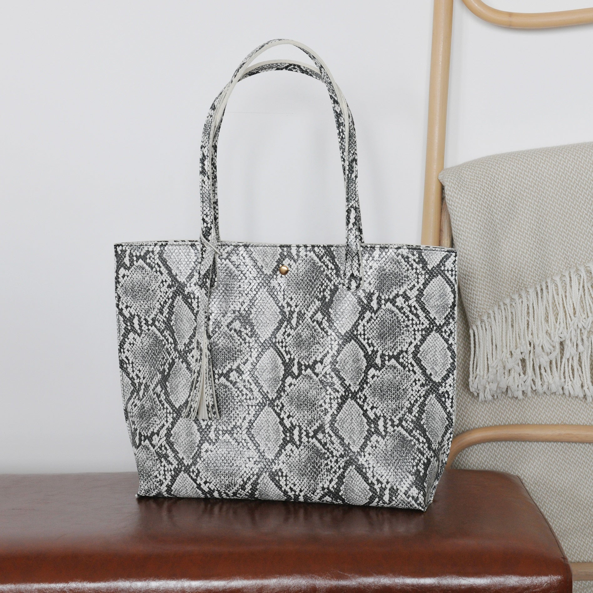 Minimalist Clean Cut Tote - Hoxis Bags